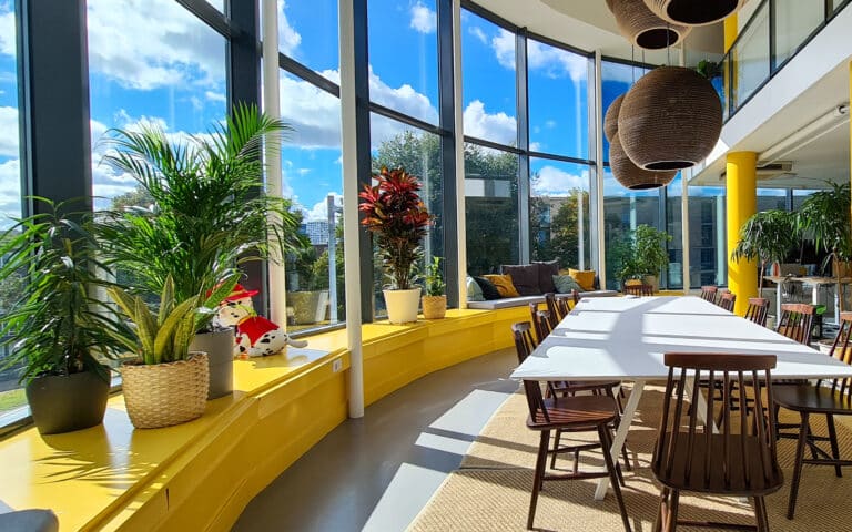 Meer groen én meer werkplezier bij woningcorporatie Hof Wonen.