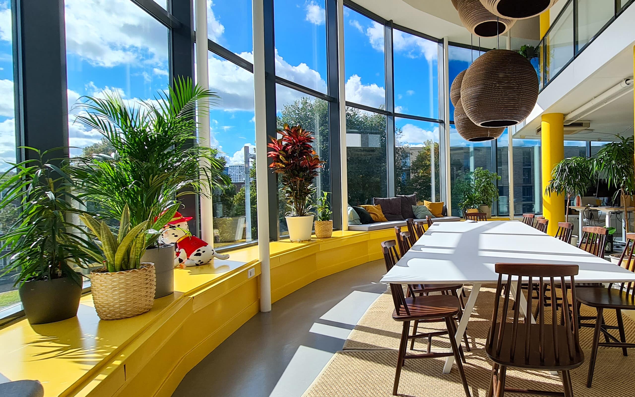 Meer groen én meer werkplezier bij woningcorporatie Hof Wonen.