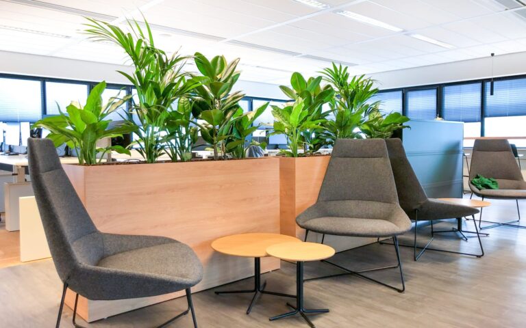 Gevarieerde beplanting bij Maandag Hoofdkantoor