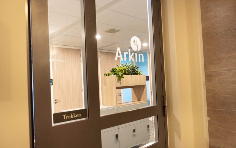 Arkin doorkijk met planten
