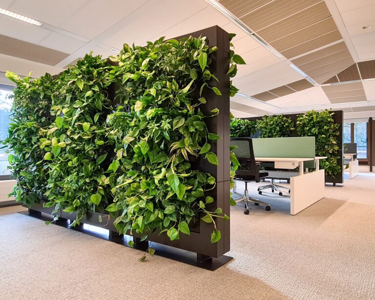 LiveDivider op kantoor ptg advies roomdivider plantenmuur