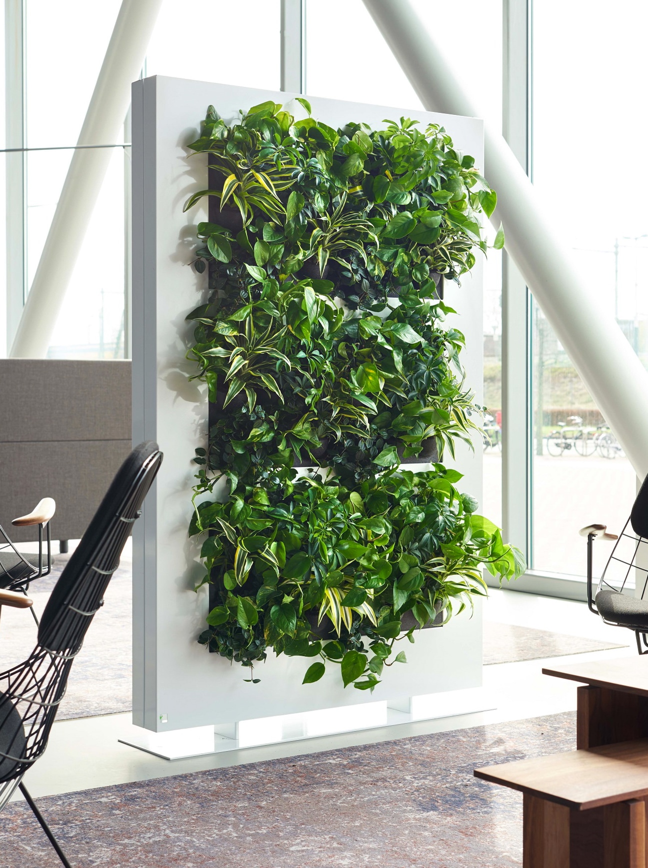 Room divider met planten